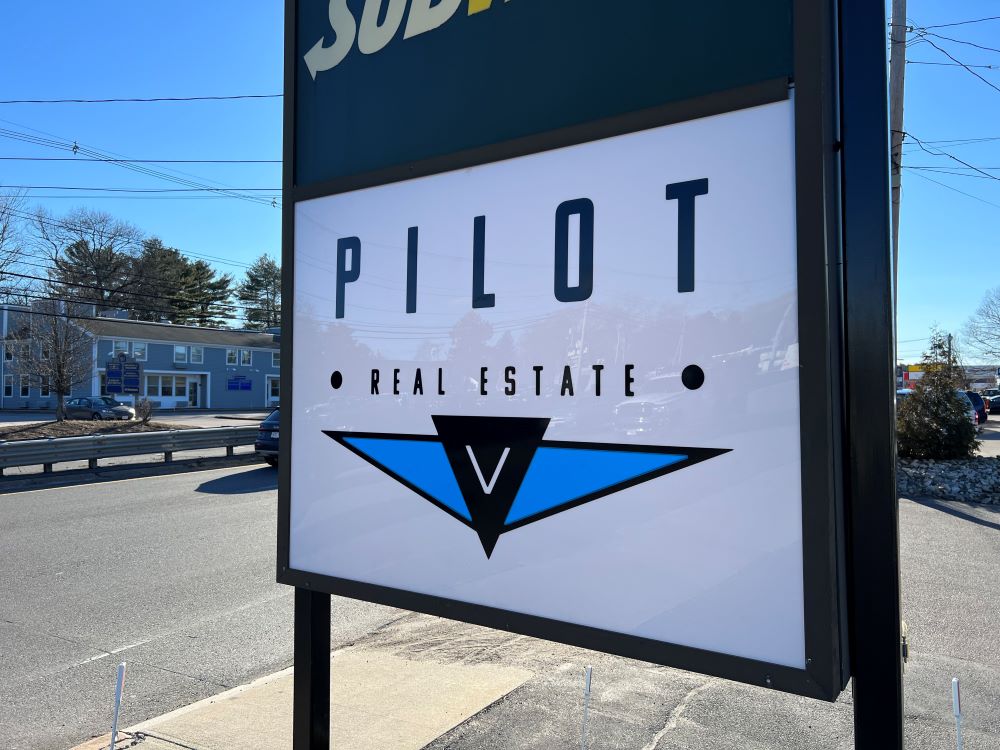 Pilot real estate signs made by the sign doctor in woburn